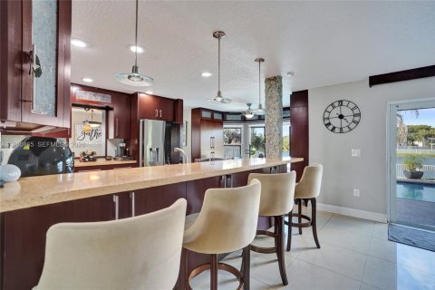 House in Davie, Florida 4 bedrooms, 225.01 sq.m. № 2043338 - photo 12