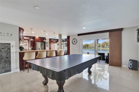 House in Davie, Florida 4 bedrooms, 225.01 sq.m. № 2043338 - photo 22