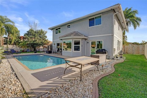 House in Davie, Florida 4 bedrooms, 225.01 sq.m. № 2043338