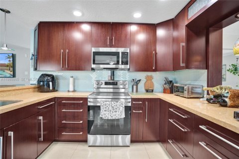 House in Davie, Florida 4 bedrooms, 225.01 sq.m. № 2043338 - photo 13