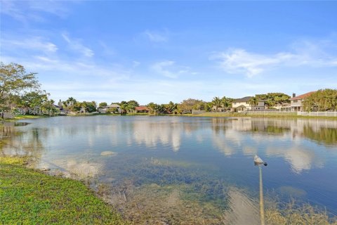 House in Davie, Florida 4 bedrooms, 225.01 sq.m. № 2043338 - photo 30