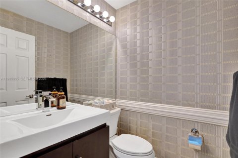 House in Davie, Florida 4 bedrooms, 225.01 sq.m. № 2043338 - photo 9