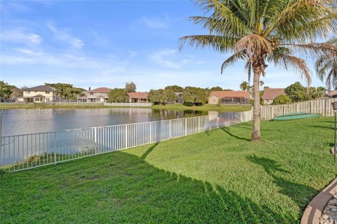 House in Davie, Florida 4 bedrooms, 225.01 sq.m. № 2043338 - photo 29