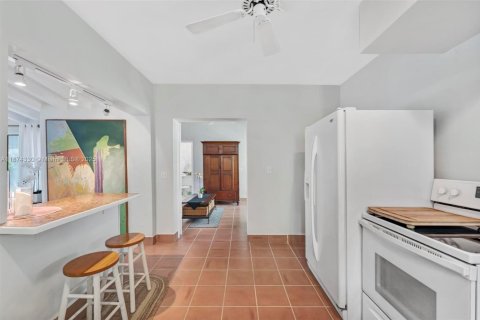House in Miami, Florida 4 bedrooms, 179.49 sq.m. № 1921906 - photo 20