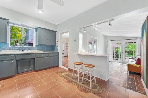 House in Miami, Florida 4 bedrooms, 179.49 sq.m. № 1921906 - photo 22