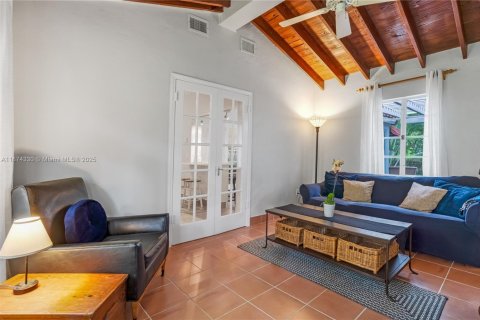 House in Miami, Florida 4 bedrooms, 179.49 sq.m. № 1921906 - photo 18
