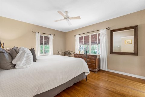 House in Miami, Florida 4 bedrooms, 179.49 sq.m. № 1921906 - photo 26