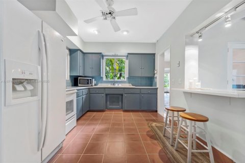 House in Miami, Florida 4 bedrooms, 179.49 sq.m. № 1921906 - photo 23