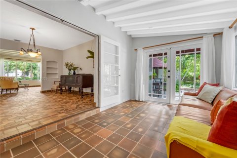 House in Miami, Florida 4 bedrooms, 179.49 sq.m. № 1921906 - photo 11