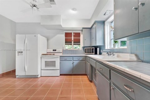 House in Miami, Florida 4 bedrooms, 179.49 sq.m. № 1921906 - photo 21