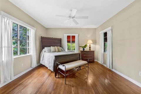 House in Miami, Florida 4 bedrooms, 179.49 sq.m. № 1921906 - photo 25