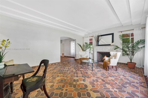 House in Miami, Florida 4 bedrooms, 179.49 sq.m. № 1921906 - photo 6