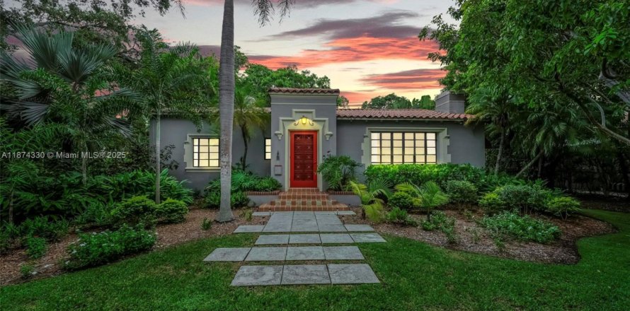 House in Miami, Florida 4 bedrooms, 179.49 sq.m. № 1921906