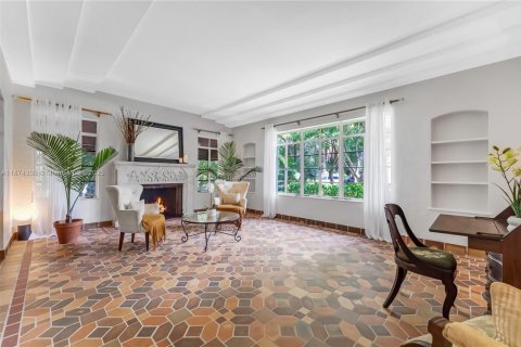 House in Miami, Florida 4 bedrooms, 179.49 sq.m. № 1921906 - photo 7