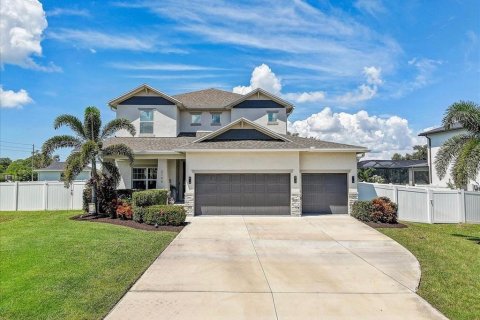 Casa en Saint Petersburg, Florida 4 dormitorios, 269.6 m2 № 2370930