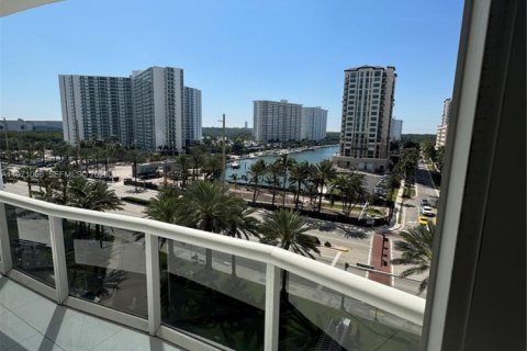 Condominio en alquiler en Sunny Isles Beach, Florida, 2 dormitorios, 133.31 m2 № 2033634 - foto 26