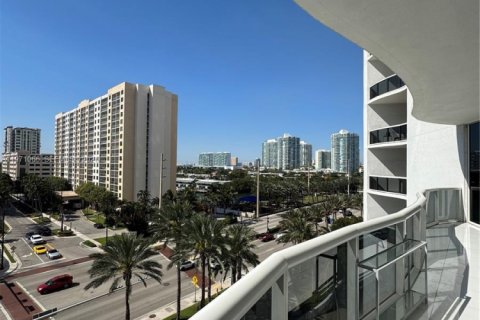 Condominio en alquiler en Sunny Isles Beach, Florida, 2 dormitorios, 133.31 m2 № 2033634 - foto 29