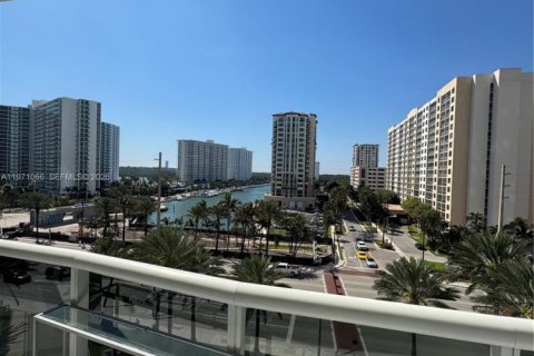 Condominio en alquiler en Sunny Isles Beach, Florida, 2 dormitorios, 133.31 m2 № 2033634 - foto 28