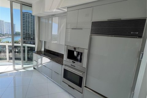 Condominio en alquiler en Sunny Isles Beach, Florida, 2 dormitorios, 133.31 m2 № 2033634 - foto 4