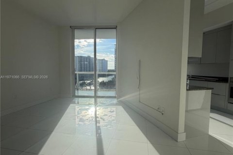 Condominio en alquiler en Sunny Isles Beach, Florida, 2 dormitorios, 133.31 m2 № 2033634 - foto 10