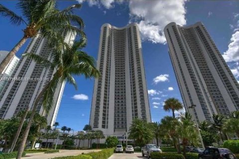 Condominio en alquiler en Sunny Isles Beach, Florida, 2 dormitorios, 133.31 m2 № 2033634 - foto 2