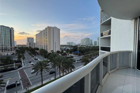 Condominio en alquiler en Sunny Isles Beach, Florida, 2 dormitorios, 133.31 m2 № 2033634 - foto 27