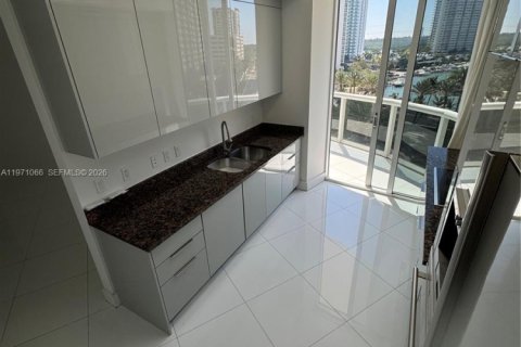 Condominio en alquiler en Sunny Isles Beach, Florida, 2 dormitorios, 133.31 m2 № 2033634 - foto 5