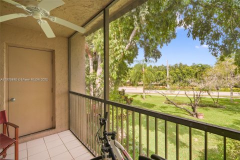Condo in Weston, Florida, 2 bedrooms № 1952195 - photo 17