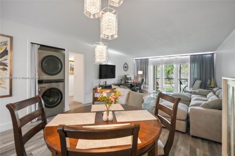 Condo in Weston, Florida, 2 bedrooms № 1952195 - photo 9