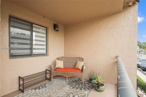 Condo in Weston, Florida, 2 bedrooms № 1952195 - photo 18