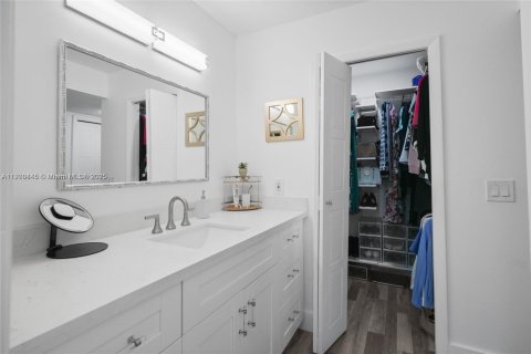 Condo in Weston, Florida, 2 bedrooms № 1952195 - photo 13