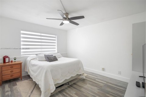 Condo in Weston, Florida, 2 bedrooms № 1952195 - photo 15