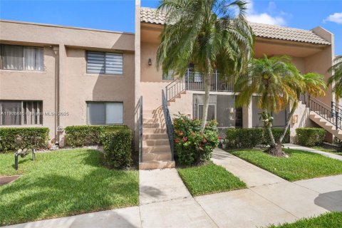 Condo in Weston, Florida, 2 bedrooms № 1952195 - photo 1