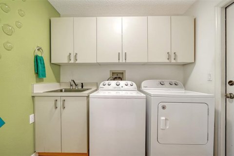 Condo in Sarasota, Florida, 3 bedrooms  № 1900656 - photo 26