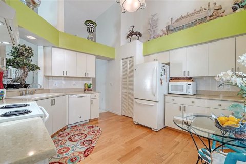 Condo in Sarasota, Florida, 3 bedrooms  № 1900656 - photo 9