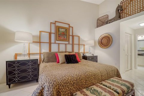 Condo in Sarasota, Florida, 3 bedrooms  № 1900656 - photo 16