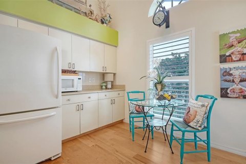 Condo in Sarasota, Florida, 3 bedrooms  № 1900656 - photo 11