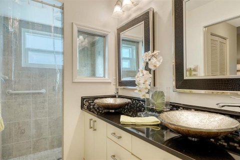 Condo in Sarasota, Florida, 3 bedrooms  № 1900656 - photo 17