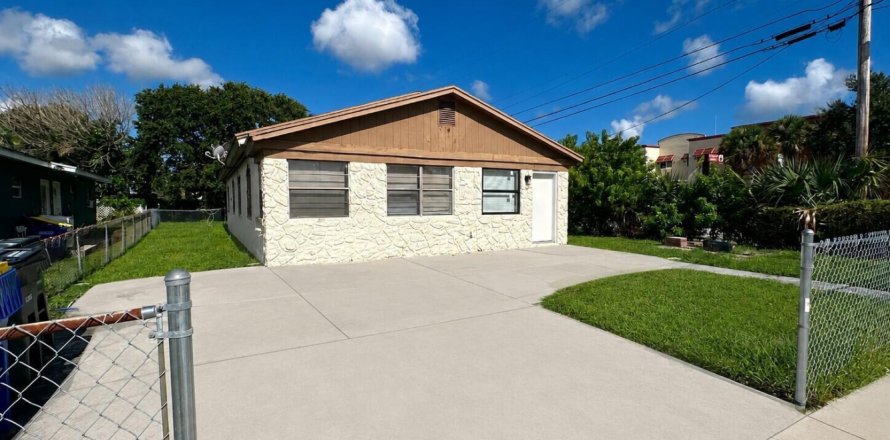 Villa ou maison à St. Lucie, Floride 4 chambres, 163.88 m2 № 2295649