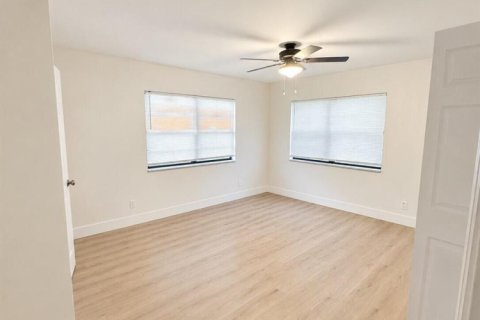 Villa ou maison à louer à St. Lucie, Floride: 4 chambres, 163.88 m2 № 2295649 - photo 6