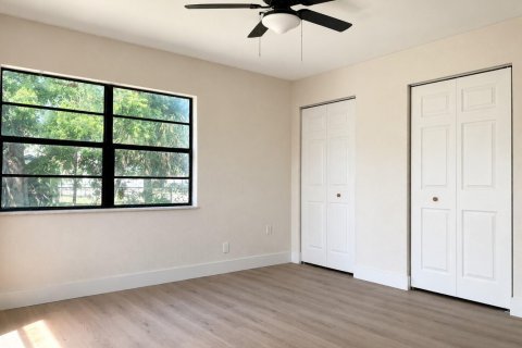 Villa ou maison à louer à St. Lucie, Floride: 4 chambres, 163.88 m2 № 2295649 - photo 8