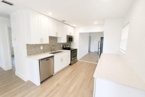 Villa ou maison à louer à St. Lucie, Floride: 4 chambres, 163.88 m2 № 2295649 - photo 3