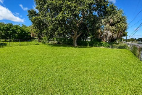 Villa ou maison à louer à St. Lucie, Floride: 4 chambres, 163.88 m2 № 2295649 - photo 14