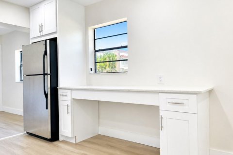 Villa ou maison à louer à St. Lucie, Floride: 4 chambres, 163.88 m2 № 2295649 - photo 5