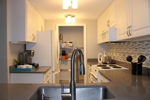 Condominio en venta en Palm Harbor, Florida, 1 dormitorio, 76.64 m2 № 2221668 - foto 30