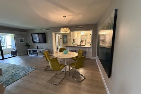 Condominio en venta en Palm Harbor, Florida, 1 dormitorio, 76.64 m2 № 2221668 - foto 6