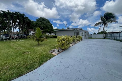 Villa ou maison à louer à Miami, Floride: 3 chambres, 181.44 m2 № 2085351 - photo 9
