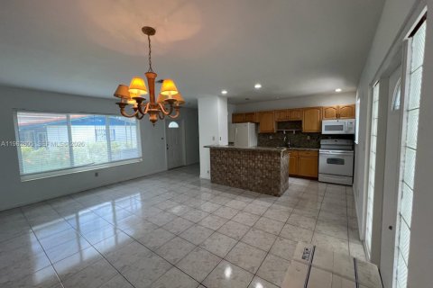 Villa ou maison à louer à Miami, Floride: 3 chambres, 181.44 m2 № 2085351 - photo 15