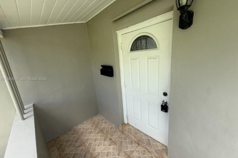 Villa ou maison à louer à Miami, Floride: 3 chambres, 181.44 m2 № 2085351 - photo 14