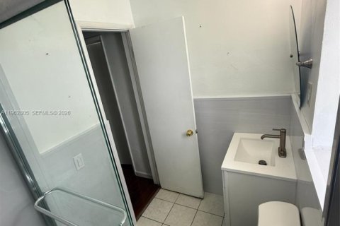 Villa ou maison à louer à Miami, Floride: 3 chambres, 181.44 m2 № 2085351 - photo 30